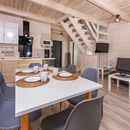 Przy Mysliwskiej 山林小屋 Zieleniewo (Kolobrzeg)